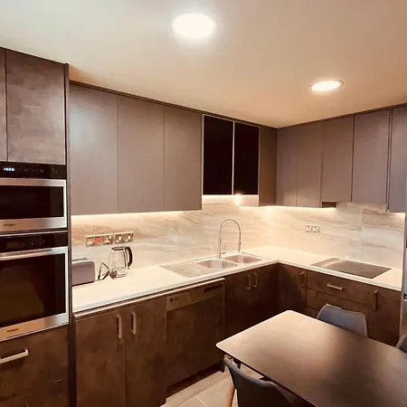 Oasis Penthouse Luxury リマソール